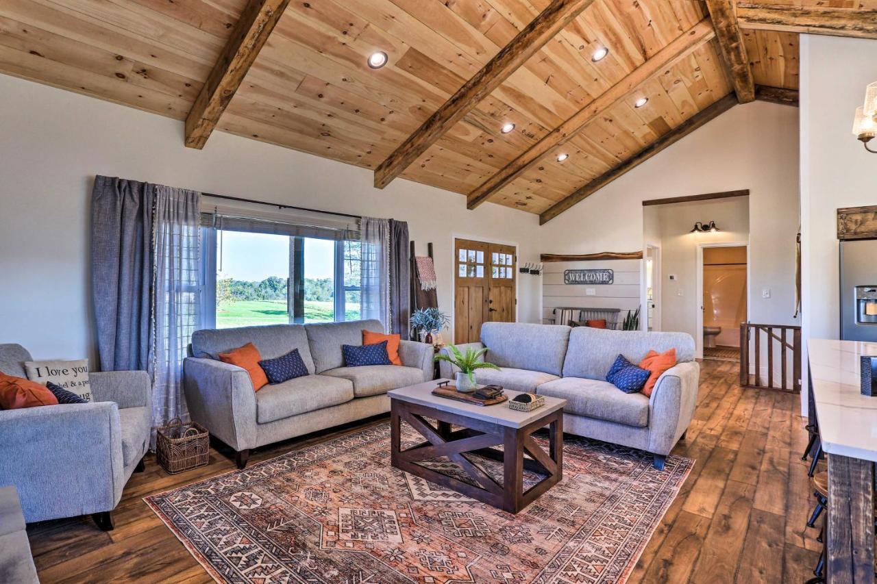 Villa Chic Williamstown Retreat With Pool And Hot Tub! Exterior foto