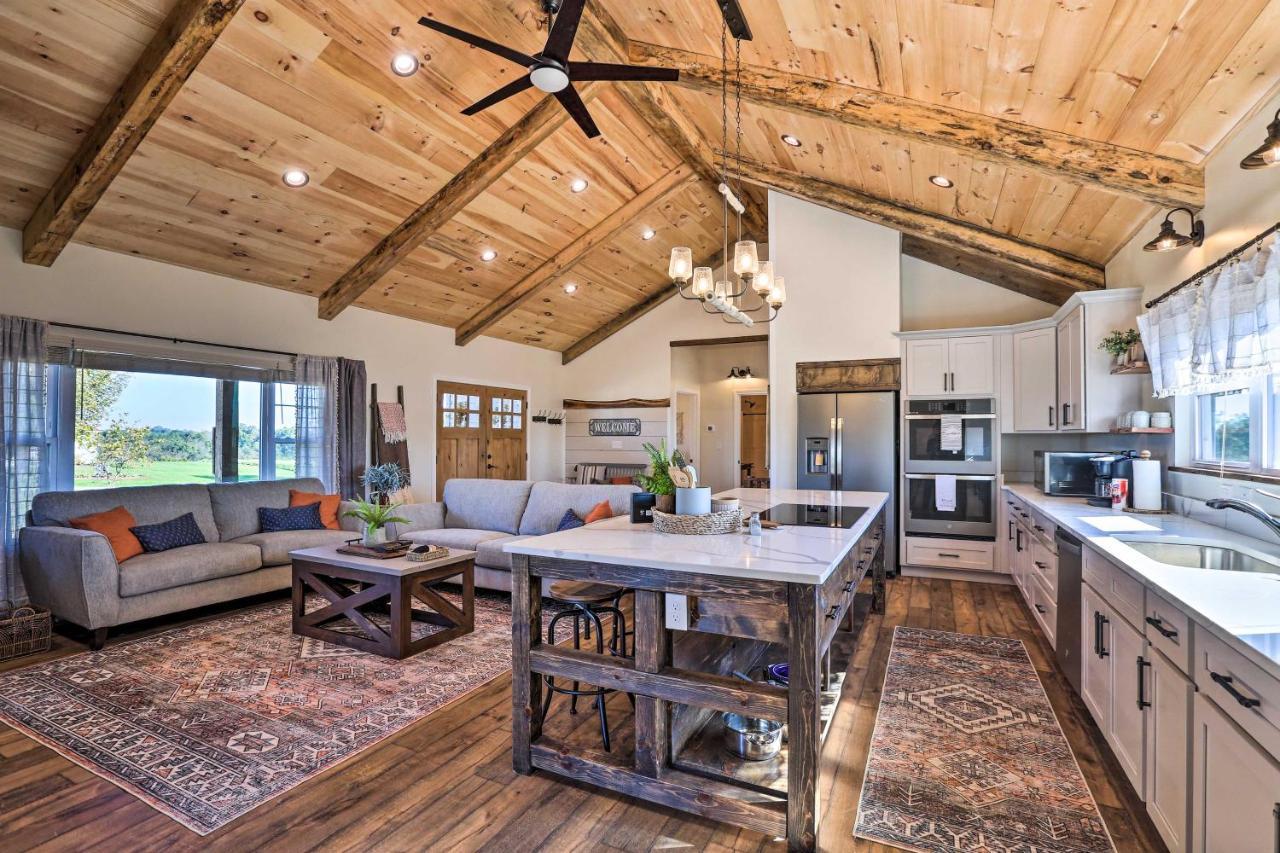 Villa Chic Williamstown Retreat With Pool And Hot Tub! Exterior foto