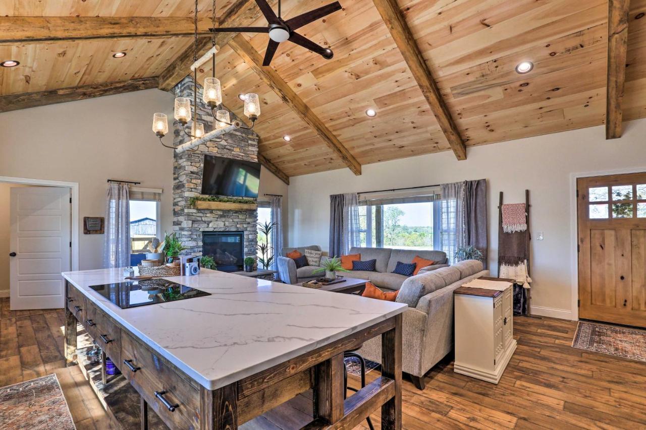 Villa Chic Williamstown Retreat With Pool And Hot Tub! Exterior foto