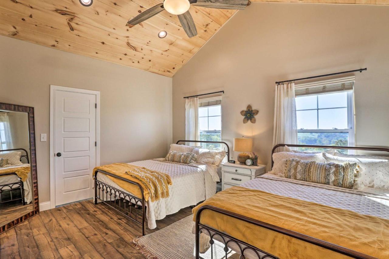 Villa Chic Williamstown Retreat With Pool And Hot Tub! Exterior foto