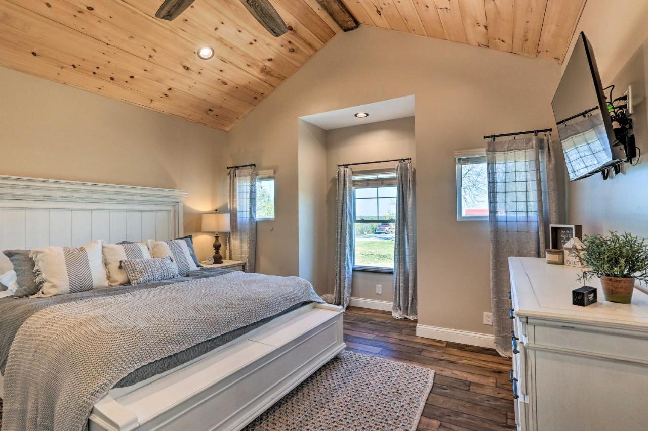 Villa Chic Williamstown Retreat With Pool And Hot Tub! Exterior foto